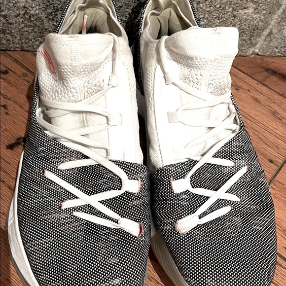 Lightly used mens Under Armour Curry 6 basketball shoes - Picture 2 of 7